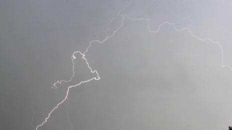 Бурята в София взе жертва, работник почина