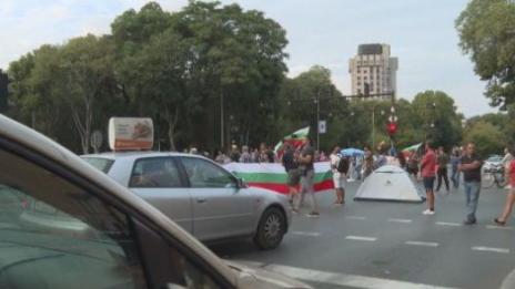 Протестиращите освободиха едно от кръстовищата в центъра