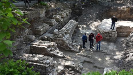 Запазена бронзова лампа от шести век откриха в центъра на Варна (СНИМКИ)