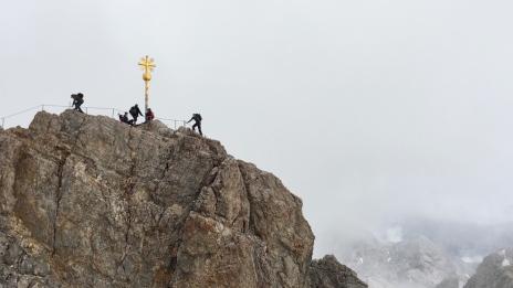 Планинари развяха български трибагреник на най-високия връх в Германия