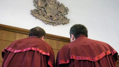 Магистратите от Варненския регион излизат на мълчаливо бдение