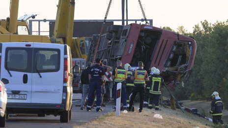 12 загинали и най-малко 10 ранени при катастрофа с полски автобус в Унгария