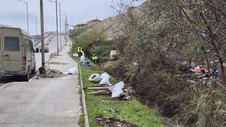 Започна почистването на отводнителните канали и деретата във Варна