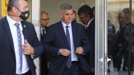 Служебният премиер отрече за въвеждане на задължителна ваксинация