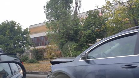 Огромна тапа на &quot;Сливница&quot; от Техникумите в посока кварталите заради катастрофа (СНИМКИ)