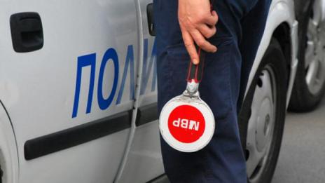 19-годишен подхвърли 30 лева на полицаи