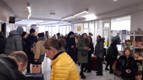 Община Варна изпрати свои служители да помагат в Центъра за бежанци