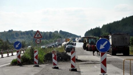 Без тапи по "Тракия" към Бургас, а кога ще свърши ремонта в платното за София?