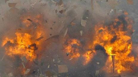 Трима души бяха убити при две експлозии в непалската столица Катманду