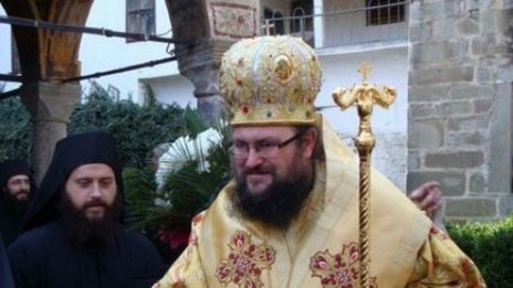 Епископ Григорий носи Благодатния огън за цяла България