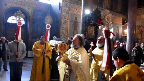 С литургия храм „Свети Николай Чудотворец” отбеляза Деня на християнското семейство