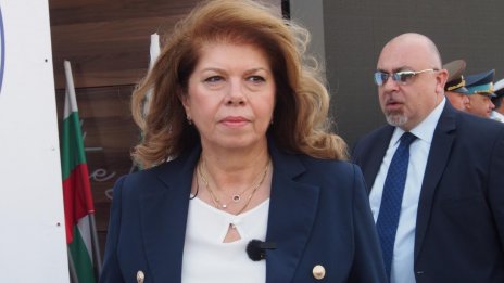 Йотова: Бъдещето на младите хора зависи от нашата отговорност към тях