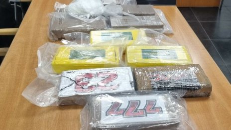 Мъж уви 13 кила кокаин около кръста си на излизане от България