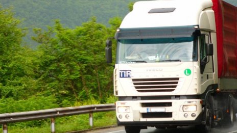 Турски тираджия профуча дрогиран на Петрохан. Едва го спряха катаджиите
