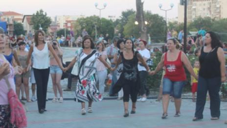 Инкогнито: Първата дама остави президента и тропна хоро