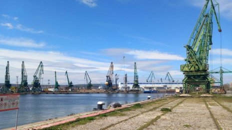 Увеличават капацитета за обработка на кораби на Пристанище Варна
