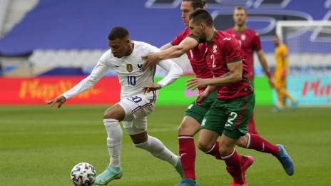 България се бори мъжки, но склони глава – 3:0 в контрола на "Стад дьо Франс"