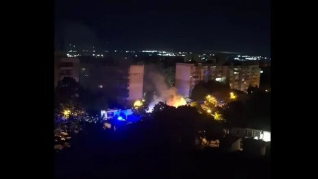Среднощен гръм и пожар изпепели товарен бус във варненския квартал "Възраждане"