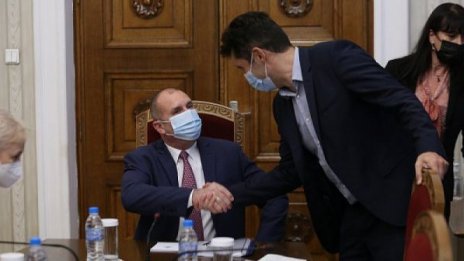 КС единодушно: Румен Радев е нарушил конституцията за Кирил Петков