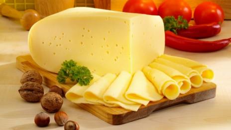ЕС забрани внос на млечни продукти от Украйна