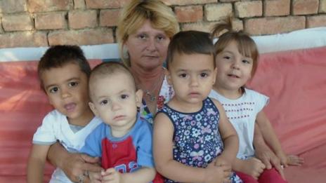 Баба стана майка на 4 деца