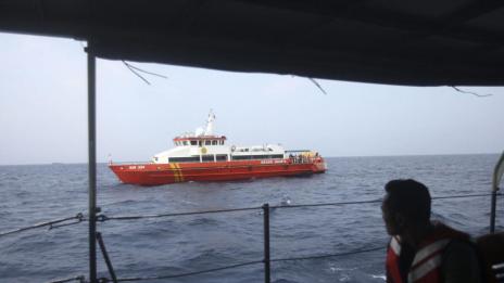 Водолаз загина при издирването на индонезийския самолет в Яванско море
