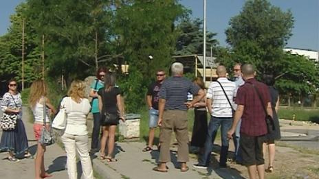 Двайсет души протестираха срещу евакуацията в Аспарухово (ВИДЕО)