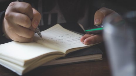 Ученичка от Варна: Много непълнолетни работят на 4 часа, но карат 12-часови смени