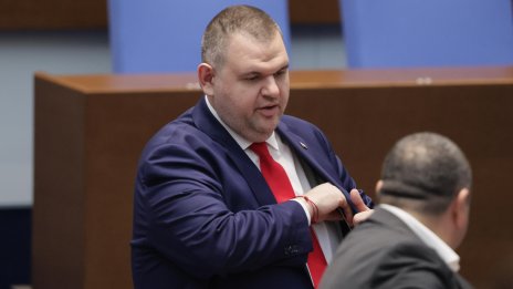 Пеевски подаде сигнал в прокуратурата срещу Емил Дечев 