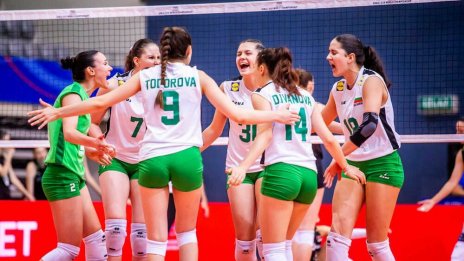 България е на финал за световна титла по волейбол при девойките