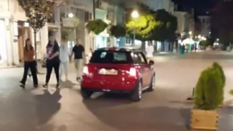 Кола се разходи по ларгото на Варна