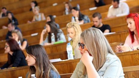 Преговарят за стипендиите на студентите