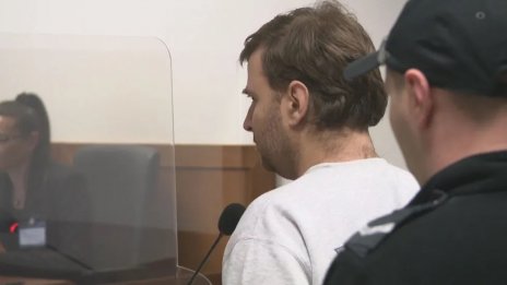 Оставиха зад решетките Червения пират