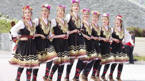 Хоро и ръченица – задължителни до 12 клас