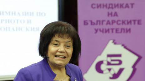 Експерти в МОН лобират за различните издателства