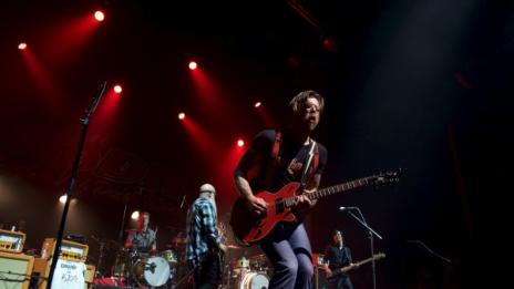 Eagles of Death Metal в Париж за рок катарзис