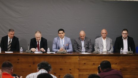 Натискачи на копчета или предатели? Какви са отцепниците от ИТН?