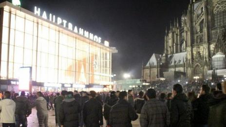 Кьолнската полиция дебне: Арестуваха стотина мигранти 