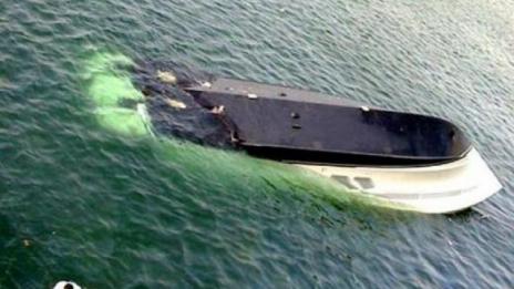 Туристическо корабче се преобърна в Черно море
