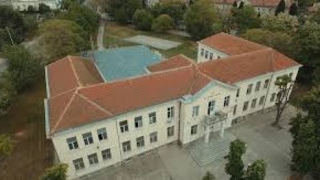 Варненски деца изработват предмети от екологични материали и отпадъци за празника на училището си