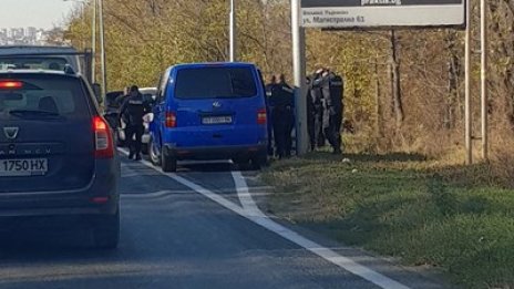 Като в екшън филм: "Ауди", натъпкано със сакове с дрога, бяга от катаджии, но...