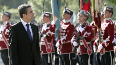 Президентът: Народът разчита на армията си, а армията застава зад народа си