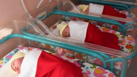 Момче и момиче са първите бебета за 2025 г.  във Варна