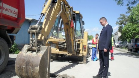 Асфалтират пътя от Катедралата до Аспаруховия мост