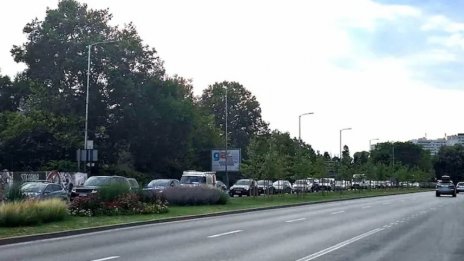 Разсеяна шофьорка е виновна за огромното задръстване по пътя за курортите вчера