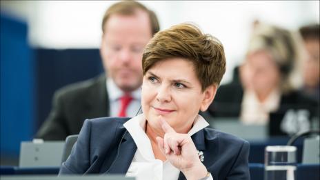 Европарламентът иска в Полша да се спазват законите