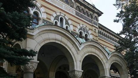 Синодът готов да помага на църквата на Македония