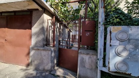 Задържаха син - наркоман, обезглавил майка си със сатър