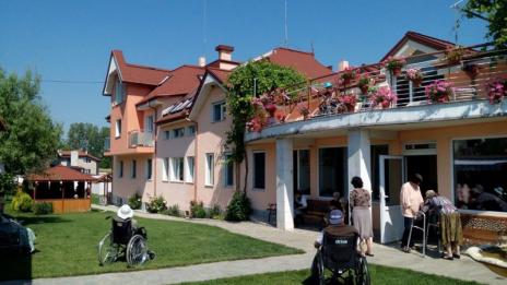 Над 1000 чакат за дом за стари хора. Ще дочакат ли?