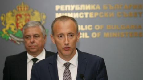 Вълчев със заповед в училищата: Никакви пари от родителите!